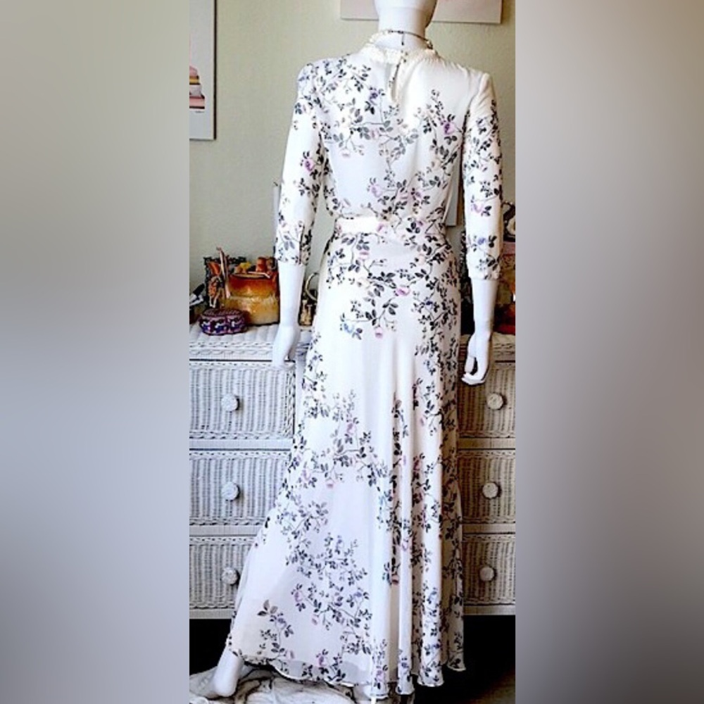 Lauren Conrad Runway bridal two piece set floral Top is a XS - Skirt size 2
